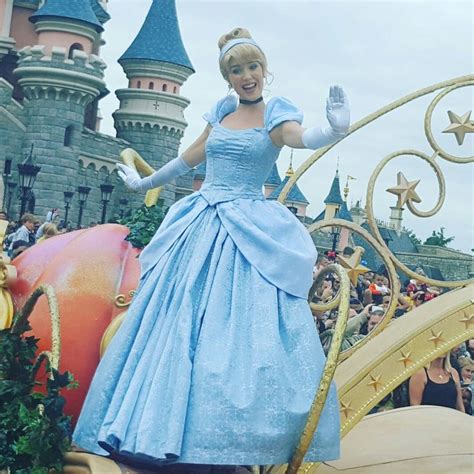 Cinderella In Disneyland Paris Parade Disneyland Paris Cinderella