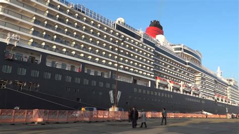 Hms queen elizabeth;r08）は、イギリス海軍のクイーン・エリザベス級航空母艦の1番艦である 。 本艦と姉妹艦のプリンス・オブ・ウェールズはイギリス海軍史上最大の軍艦になる予定であり、それ. クイーンエリザベス号 日本初寄港 - YouTube