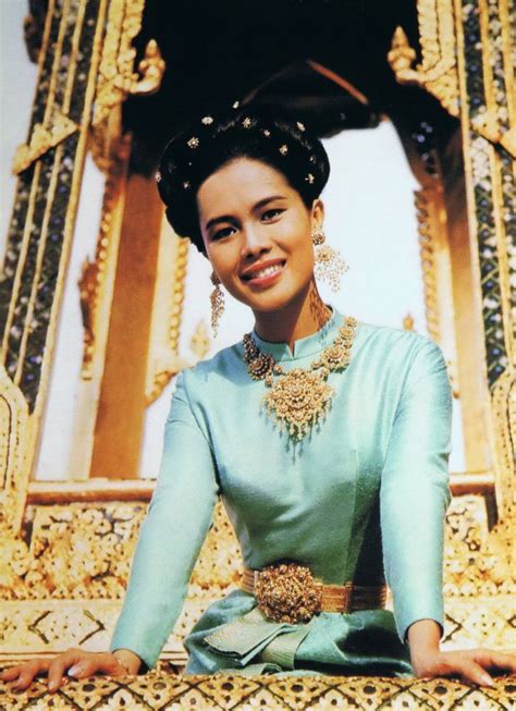 Born on 12 september 1951, she is originally of persian and pakistani descent/origin. 22 best ROYAL STYLE - ASIA images on Pinterest | Royalty ...