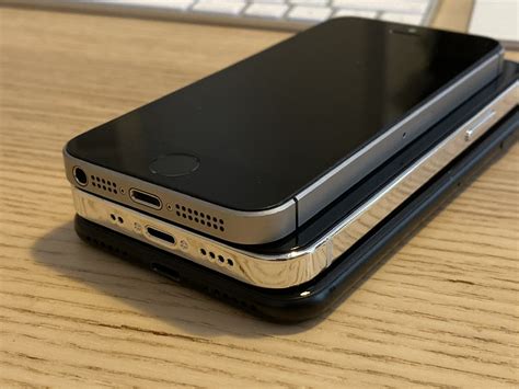 The iphone 12 and iphone 12 mini (stylized as iphone 12 mini) are smartphones designed, developed, and marketed by apple inc. iPhone 12 5G - makieta smartfona Apple porównana z iPhone ...