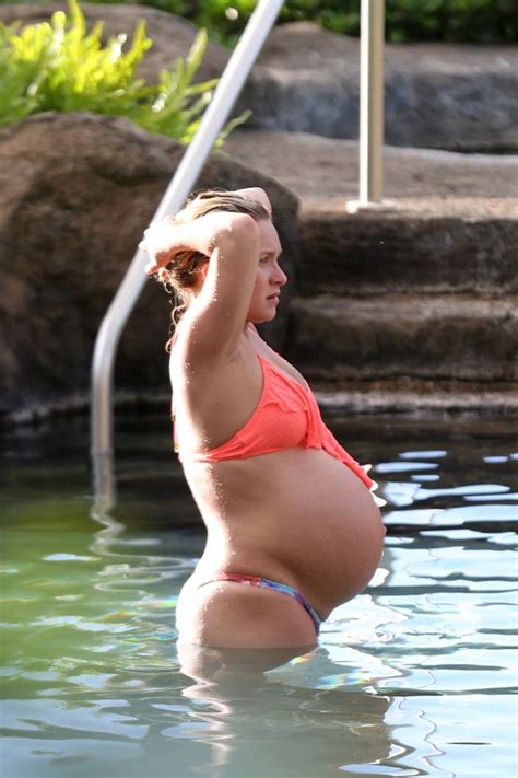 Pregnant Hayden Panettiere Looks Ready To Pop As She Shows