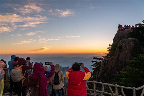 In The Mid Autumn Season Of Huangshan Mountain The Magnificent Scenery