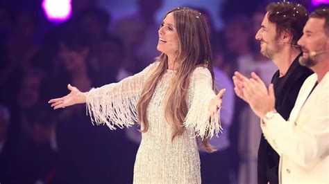 Nicht Tom Mit Diesem Mann Kuschelt Heidi Klum Am Set Von Gntm Video