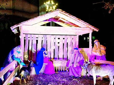 Pinnacle View Sets Up Drive Thru Nativity Northwest Arkansas Democrat