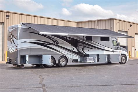 Renegade Xl High End Motorhomes Super C Motorhomes And Racing Rvs