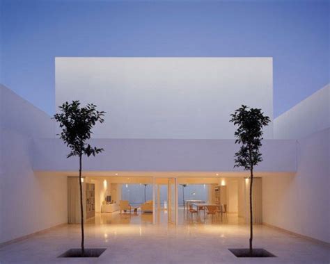 Famous Minimalist Architects Alberto Campo Baeza モダンハウスの外観 モダンハウス