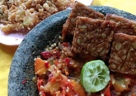 Mau tahu rahasia masak sambal tanpa ribet dan rasanya mantap? Resep Dan Cara Memasak 124. Sambal Dadak Terasi, Telur ...
