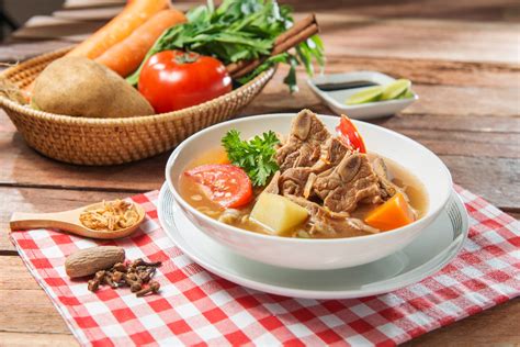 Angkat dan masukkan kedalam air rebusan tulang iga. Resep Sop Tulang Iga Sapi Kuah Bening yang Rasanya Maknyus
