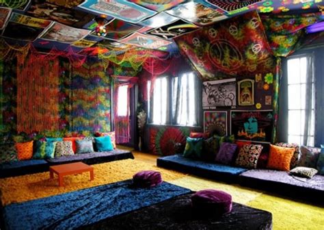 Cool hippie bohemian bedrooms for the free spirit flower children who enjoy the casual gypsy style mixed with a touch of indie and far out furnishings, while groovin in their zen zone. hippie room decor diy | Boho room decor, Hippie room decor ...