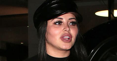 Braless Marnie Simpson Frees The Nipple As Wardrobe Malfunction Strikes 82076 Hot Sex Picture