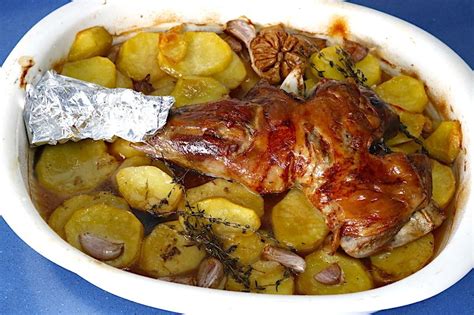 Eso sí, para no se te rompan y estropeen la receta, márcalos con un cuchillo antes de introducirlos en el horno. paletilla de cordero al horno cenital | Cordero al horno ...