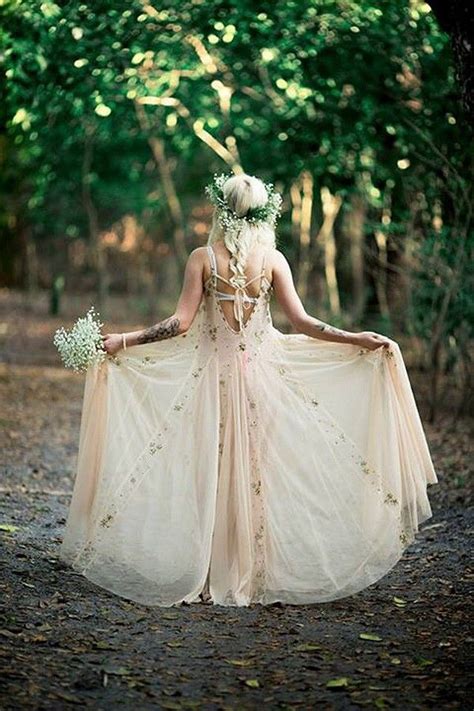 21 Effortlessly Beautiful Boho Wedding Dresses