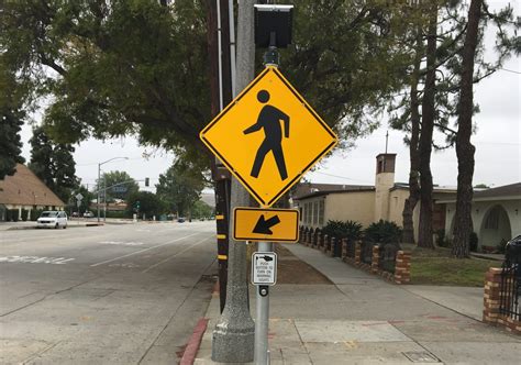 Led Flashing Crosswalk Signs Led Enhanced Signs Carmanah