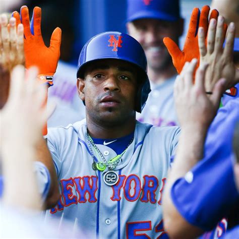 Mets Re Sign Yoenis Cespedes Give Him Record Breaking Deal