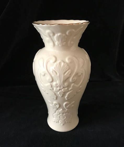 Gorgeous Vintage Lenox Vase Gold Trim Made In Usa Size Approx 7 14