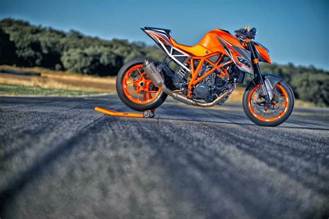 (kammi) for the austrian manufacturer ktm. KTM | 2015 SPORTBIKE BUYER'S GUIDE ~ SUPERMOTOO