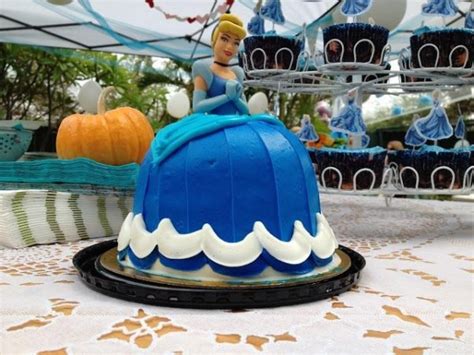 You have the traditional round cake in one or two layers the sheet cake that comes in a variety of sizes but also some cakes especially designed for weddings and cupcake cakes that are definitely a novelty. Safeway Birthday Cake Catalog