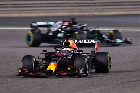 Red bull's max verstappen tops a tight and unrepresentative first practice at the azerbaijan grand prix ahead of the ferrari drivers. VIDEO: Jan Lammers verwacht veel van Max Verstappen ...