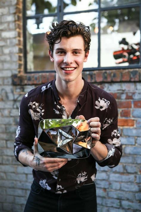 Shawn Mendes Fofo Shawn Mendes Funny Shawn Mendes Wallpaper Chace Crawford Camila Cabello