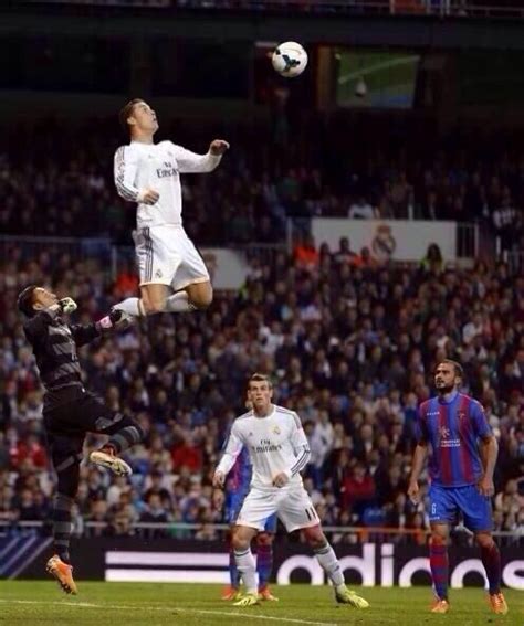 Resultado De Imagen Para Ronaldo Jumping Fotografía De Fútbol Fotos