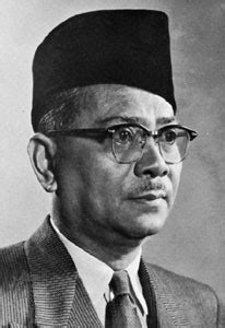 Il succède à tunku abdul rahman, 东姑阿都拉曼, premier premier tun abdul razak est né le 11 mars 1922 et mort en 1976, le 14 janvier, à londres, alors qu'il était toujours en fonction. Sambutan Kermerdekaan ke-52: Perdana Menteri Malaysia