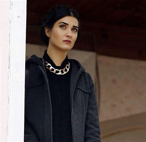 Tuba Buyukustun As Elif Denizer In The Turkish Tv Series Kara Para Aşk