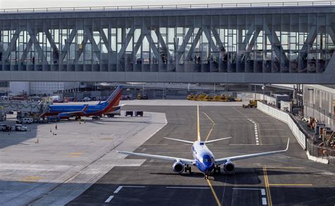 Ap Photos The Old And The New At Rebuilt Laguardia Airport