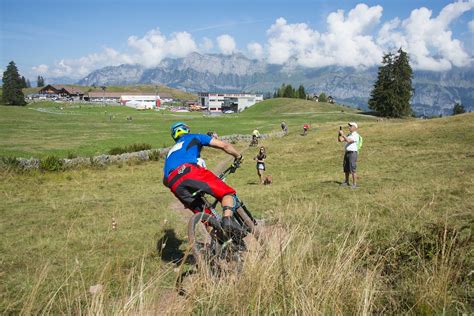 While bank linth llb's 1.9% dividend yield is not the highest, we think its lengthy payment history is quite interesting. Bank Linth SummerAttack 2018 | Beim Bank Linth ...