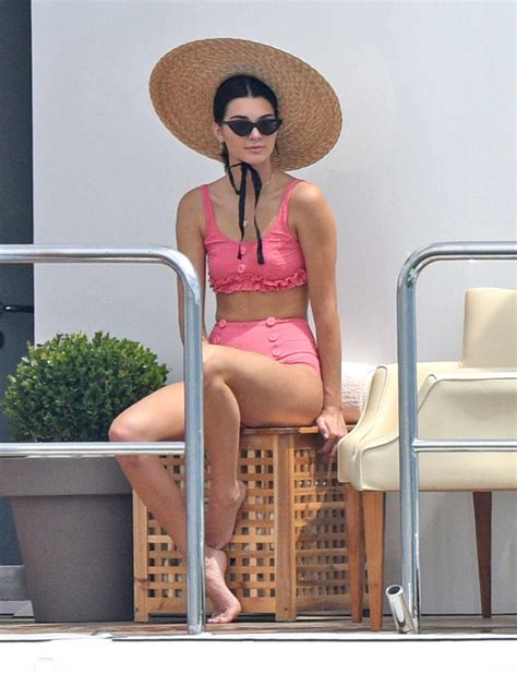 Kourtney Kardashian And Kendall Jenner Go For Retro Swimwear Looks