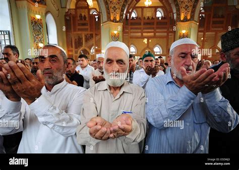 Baku Azerbaijan 29th July 2014 Azerbaijani Muslims Offer Prayers To