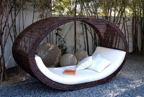 20 Relaxing Backyard Reading Nook Designs