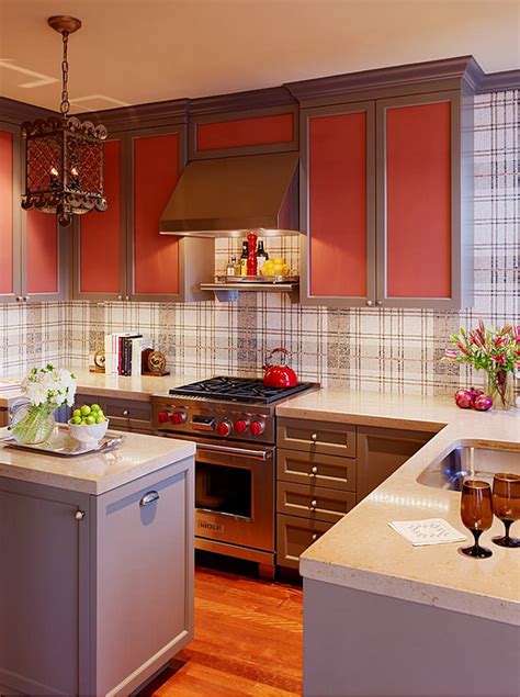 We've already covered the most popular design choices for kitchen cabinets but there are a few more trends on the horizon for 2021 that we have to share with you! 2015 Kitchen Summer Trends: Consider Glass Backsplash - Home Bunch Interior Design Ideas