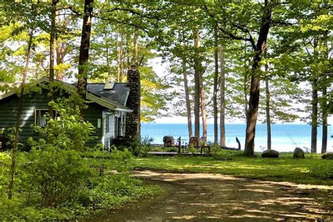 Lakefront Cottage Home On Beautiful Lake Erie Houses For Rent In