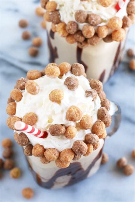 Chocolate ice cream, reese's peanut butter cup oreos and mini reese's peanut butter cups combine to create a delicious peanut butter cup milkshake. Boozy Reese's Puffs Cereal Milkshake - Cake 'n Knife