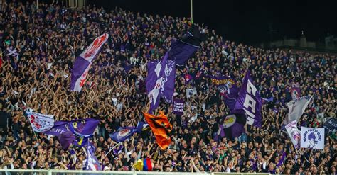 Fiorentina La Manita Il Tifo E Il Gatto Piombato In Campo Viola News