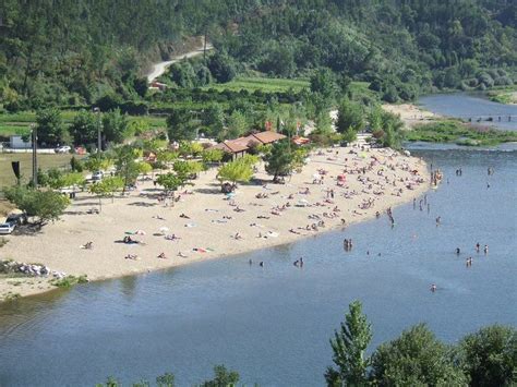 Piscina fluvial para adultos e crianças (profundidades entre os 0.75m e 2.5m) pelourinho. Praia Fluvial de Palheiros e Zorro - http://praiaportugal ...