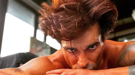 Hotness Alert Karan Singh Grover Sizzles In Shirtless Pictures See Pics Iwmbuzz
