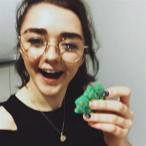 Doyan Makan Ini 5 Momen Kulineran Maisie Williams Aktris Game Of