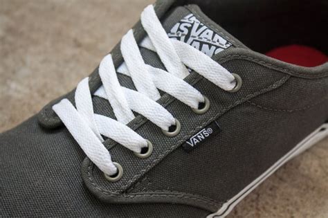 Sep 03, 2009 · solid colors like white, navy, tan and gray are the most versatile. How to Lace Vans Classic (with Pictures) | eHow