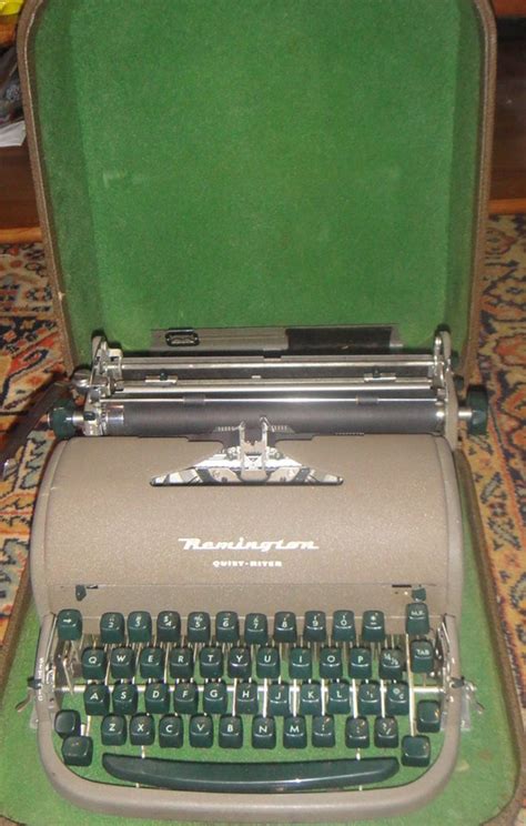 Vintage Remington Quiet Riter Typewriter With Case