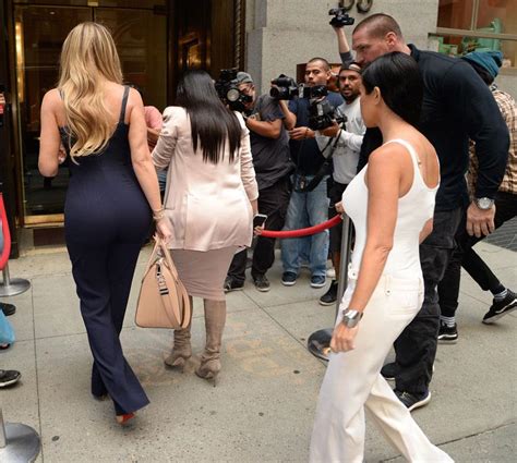 Bootylicious Khloe And Kourtney Kardashian Bare Their Curves In An ‘a Parade On Snapchat