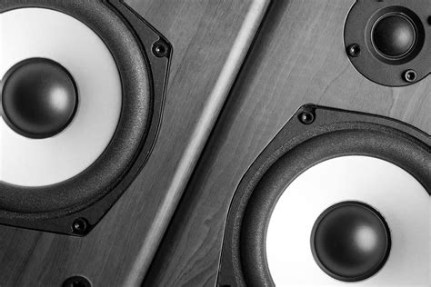 How To Pick The Right DJ Speaker Setup - Home DJ Studio