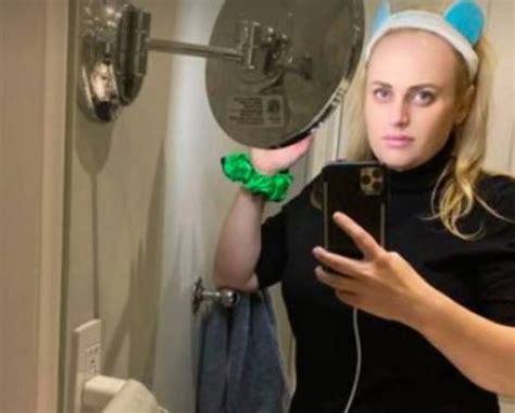 Rebel Wilson Poses In Her Underwear For Makeup Free Bathroom Selfie Photo Star Mag