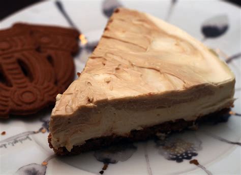 Casseroles are pure comfort food: Speculoos Greek Yogurt (No Bake!) Cheesecake - Coconut & Lime