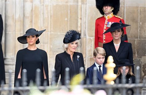 Meghan Markle Pays Tribute To Queen Elizabeth At Funeral Wearing A T From Queen Elizabeth