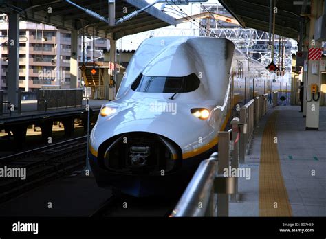 El Tren Bala Shinkansen En La Estaci N De Sendai Al Norte De Jap N Fotograf A De Stock Alamy