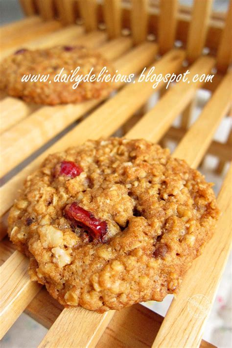 When the chocolate is put on, spread it with a spatula as if you were frosting each, then place in the oven for another minute to melt more, then add nuts. dailydelicious: High Fiber Oat and Cranberry Cookies ...