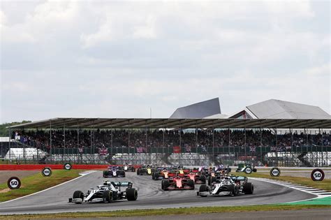 Körig élen álló monacói charles leclerc (ferrari) végzett. A vírus helyett a pénzügyeken hasalhat el az F1 Brit ...