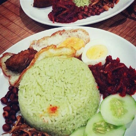 Esok boleh buat nasi goreng.weh,sedap okeh! Resepi Nasi Lemak Ayam Goreng Berempah (Lazat dan ...