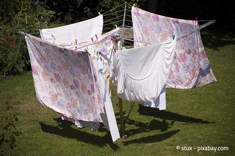Wäsche trocknen ist manchmal ein ziemlicher aufwand: Worauf ist zu achten, wenn die Wäsche im Sommer im Freien ...